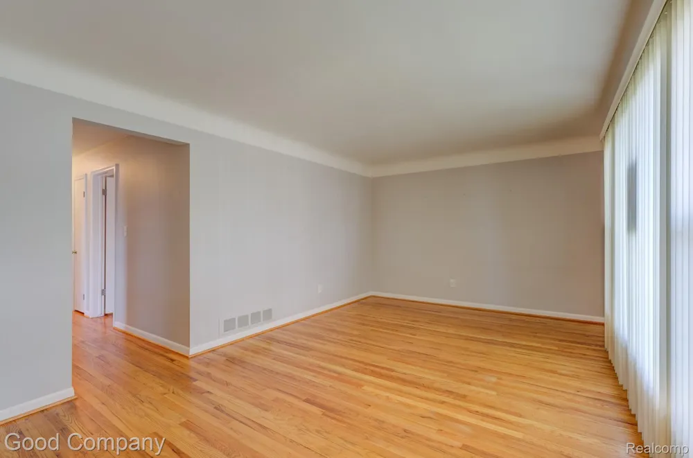 12737 Commonwealth Street Southgate City, MI 48195