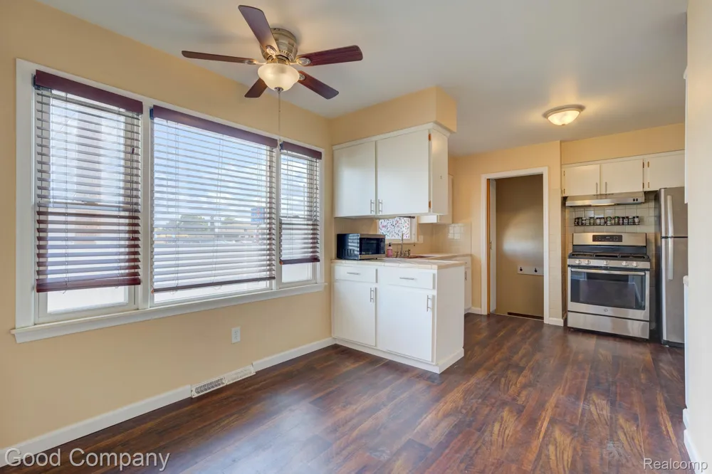12737 Commonwealth Street Southgate City, MI 48195
