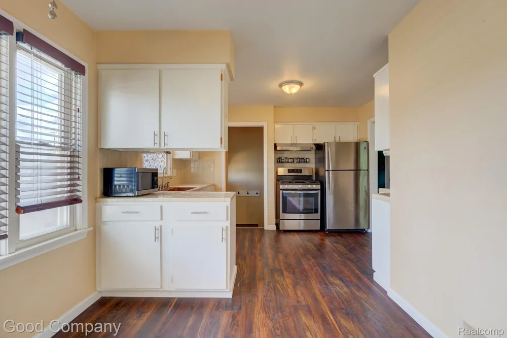 12737 Commonwealth Street Southgate City, MI 48195