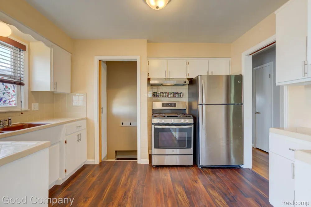 12737 Commonwealth Street Southgate City, MI 48195