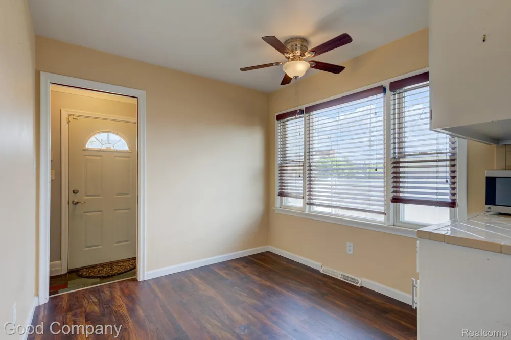 12737 Commonwealth Street Southgate City, MI 48195