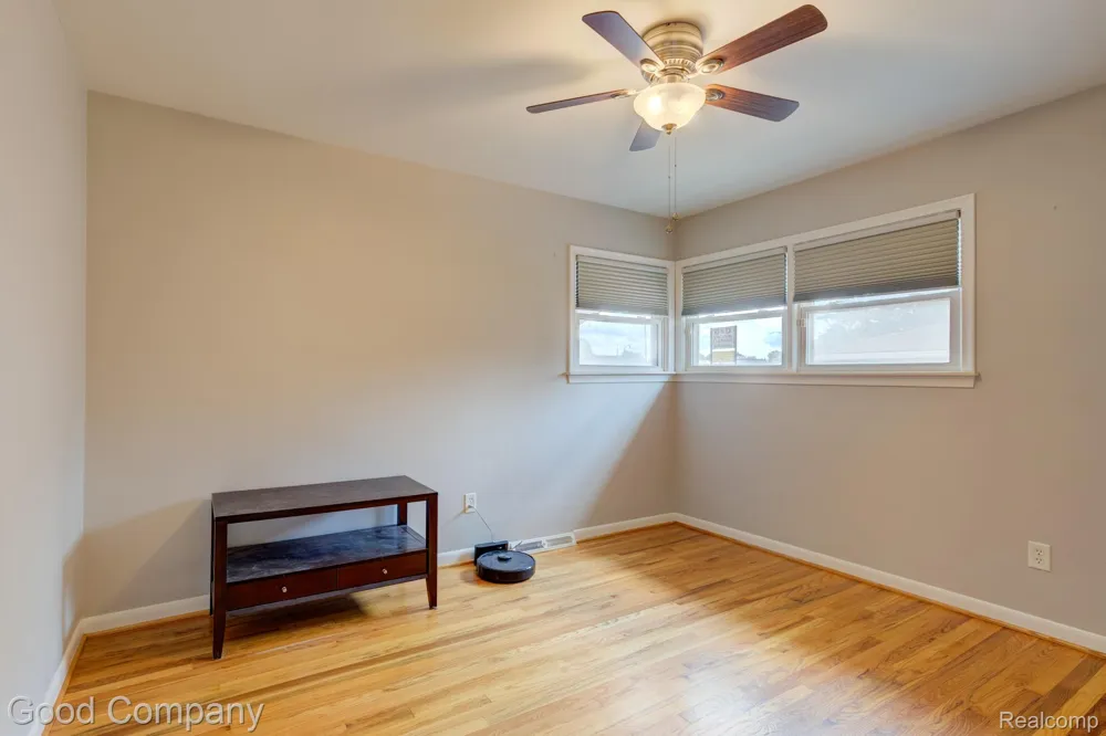 12737 Commonwealth Street Southgate City, MI 48195