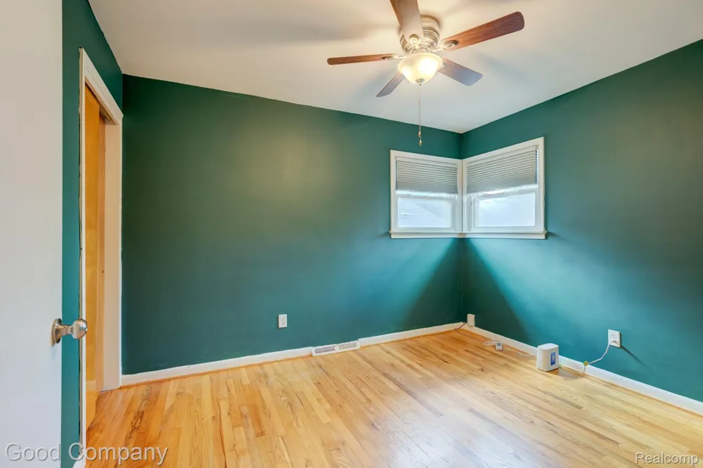 12737 Commonwealth Street Southgate City, MI 48195
