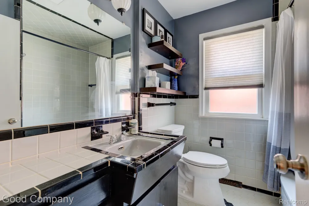 12737 Commonwealth Street Southgate City, MI 48195