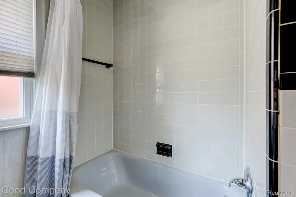 12737 Commonwealth Street Southgate City, MI 48195