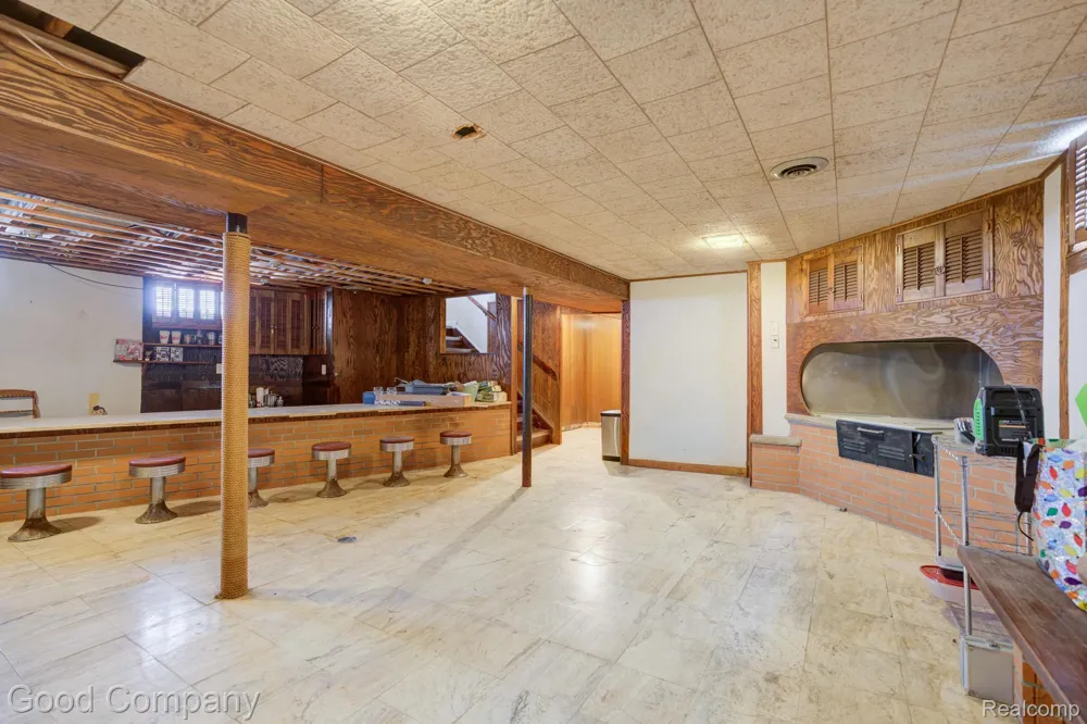 12737 Commonwealth Street Southgate City, MI 48195