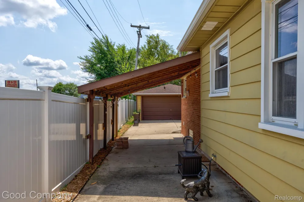 12737 Commonwealth Street Southgate City, MI 48195