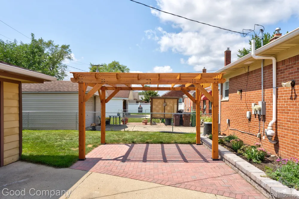 12737 Commonwealth Street Southgate City, MI 48195