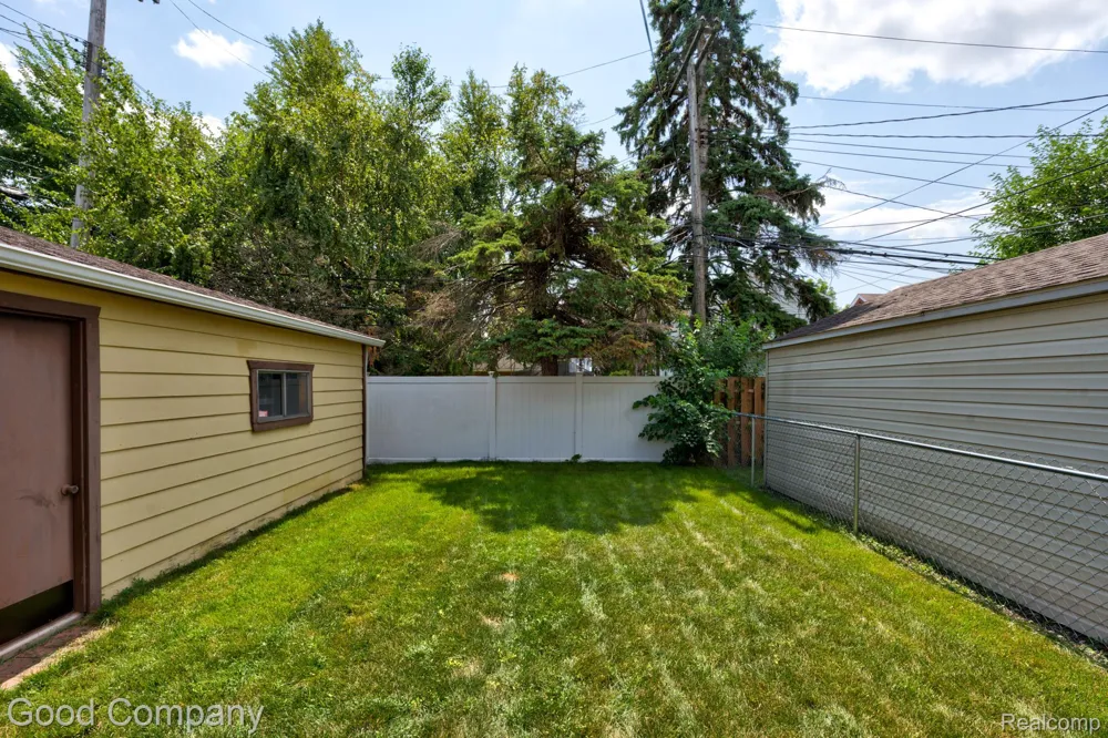 12737 Commonwealth Street Southgate City, MI 48195