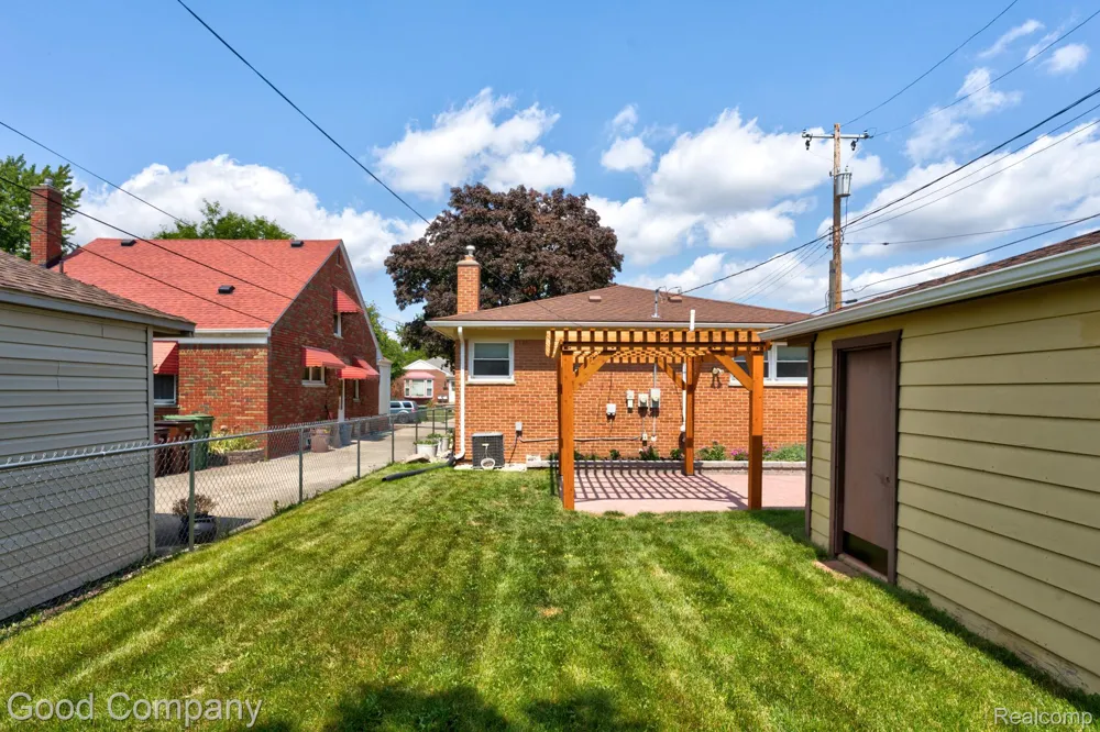 12737 Commonwealth Street Southgate City, MI 48195