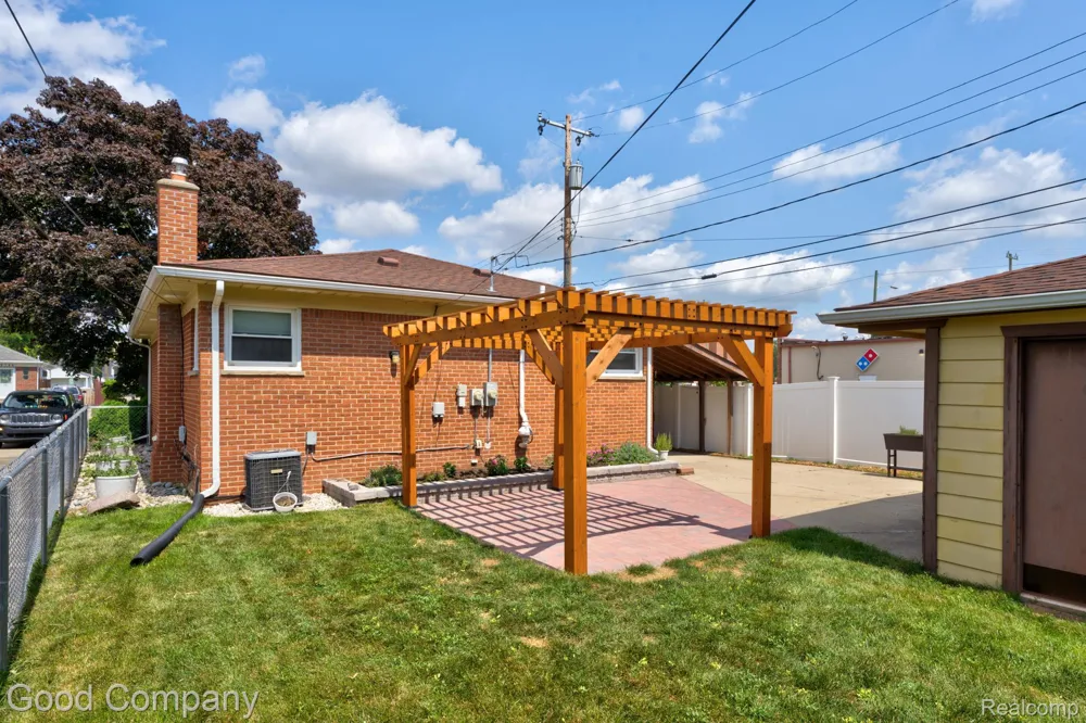 12737 Commonwealth Street Southgate City, MI 48195