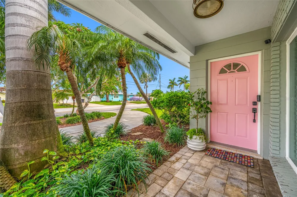 560 79TH STREET S St Petersburg, FL 33707