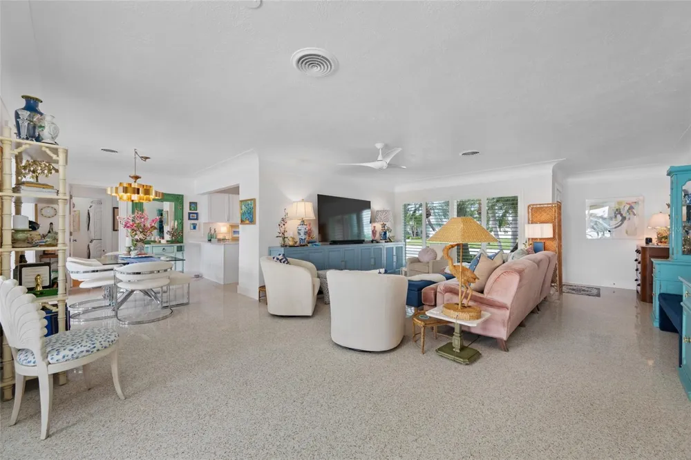 560 79TH STREET S St Petersburg, FL 33707