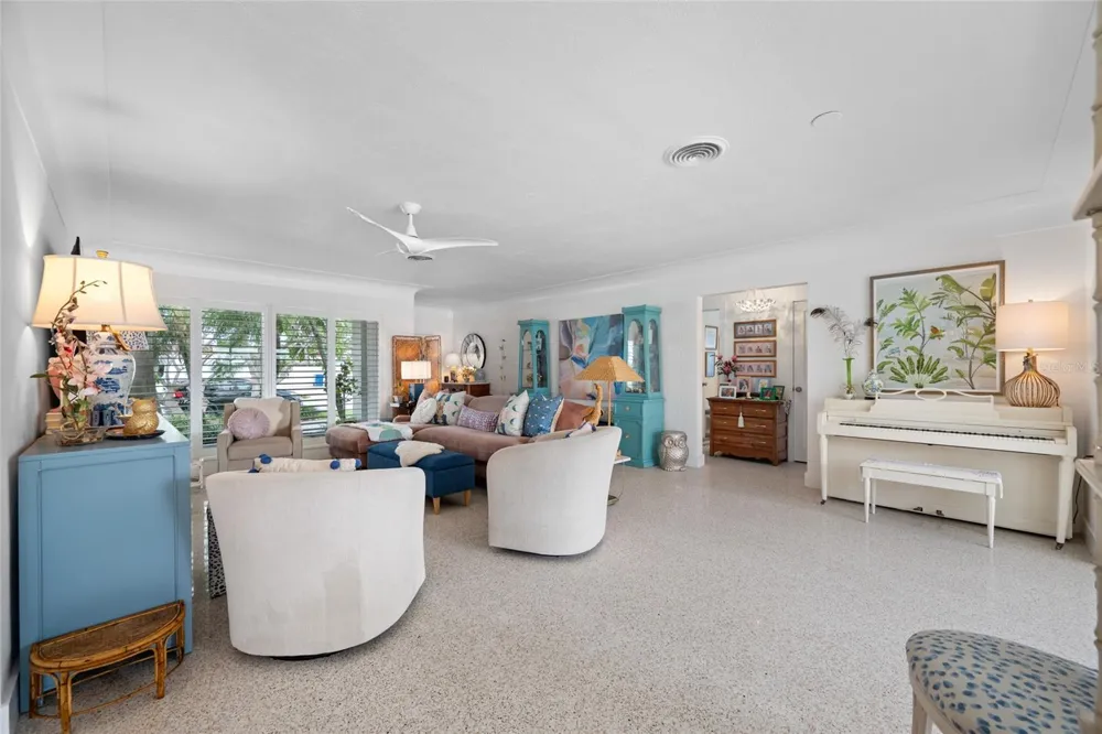 560 79TH STREET S St Petersburg, FL 33707