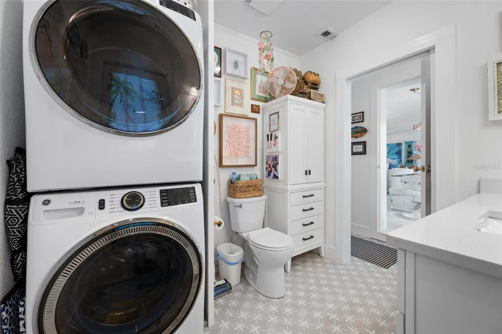 560 79TH STREET S St Petersburg, FL 33707