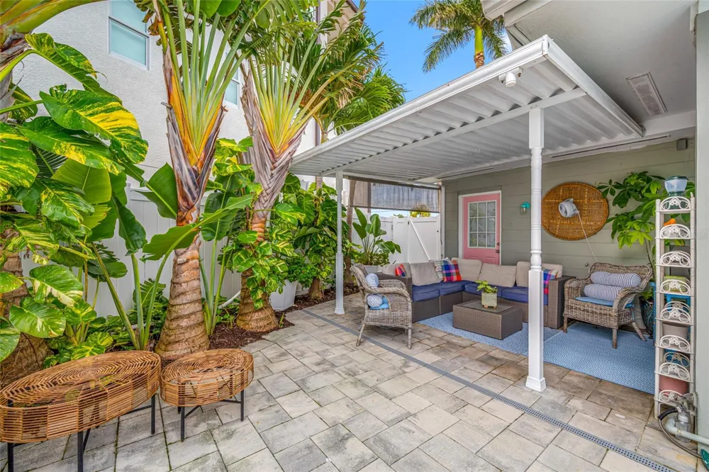 560 79TH STREET S St Petersburg, FL 33707