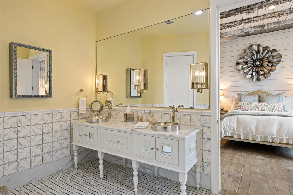 19813 Angel Bay Drive Spicewood, TX 78669