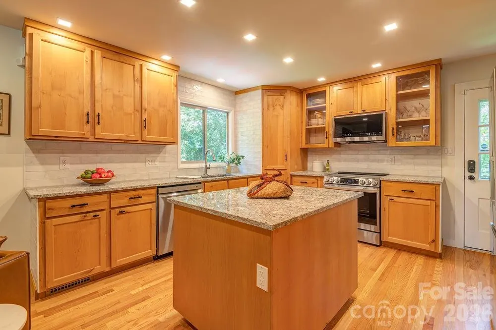 47 Deerwood Drive Asheville, NC 28805