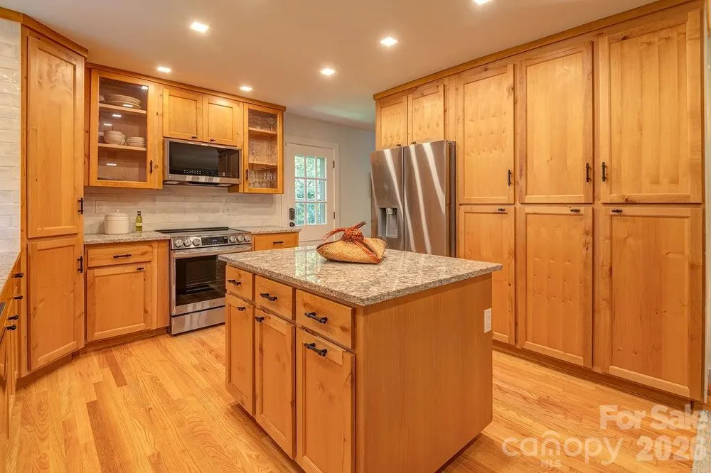 47 Deerwood Drive Asheville, NC 28805