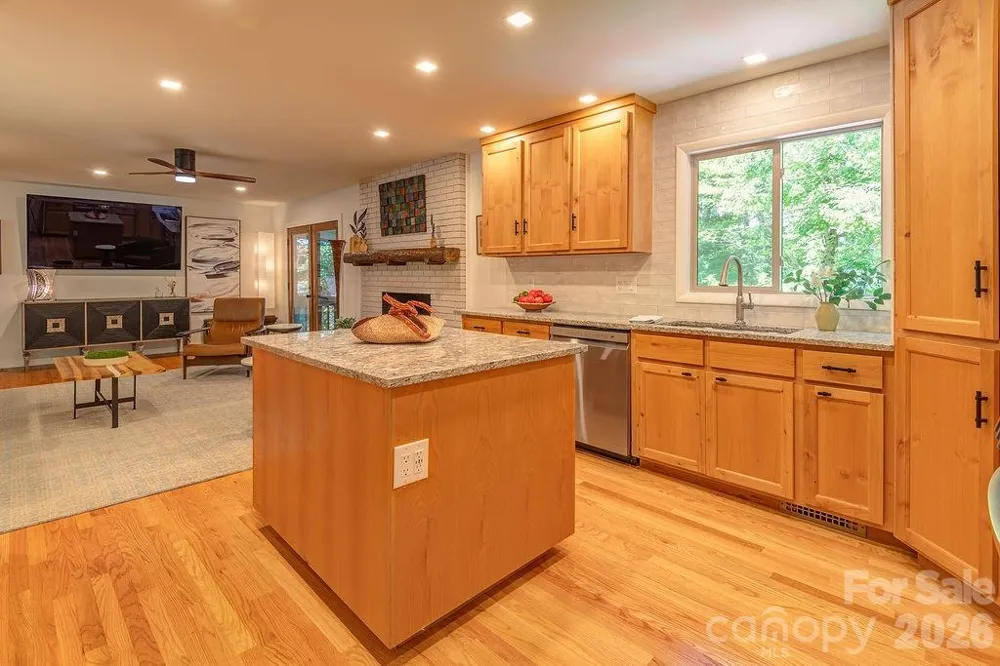 47 Deerwood Drive Asheville, NC 28805
