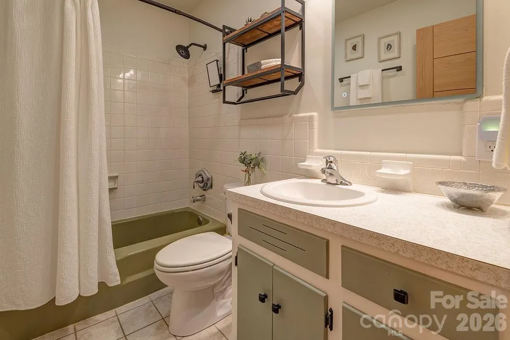 47 Deerwood Drive Asheville, NC 28805