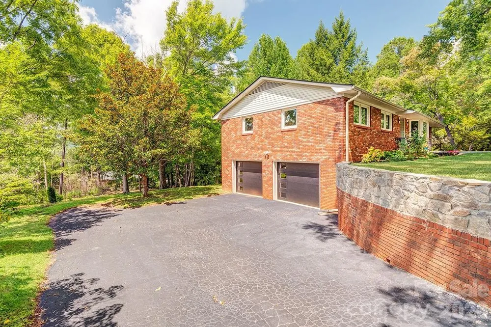 47 Deerwood Drive Asheville, NC 28805