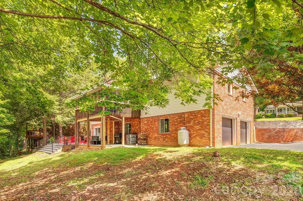 47 Deerwood Drive Asheville, NC 28805