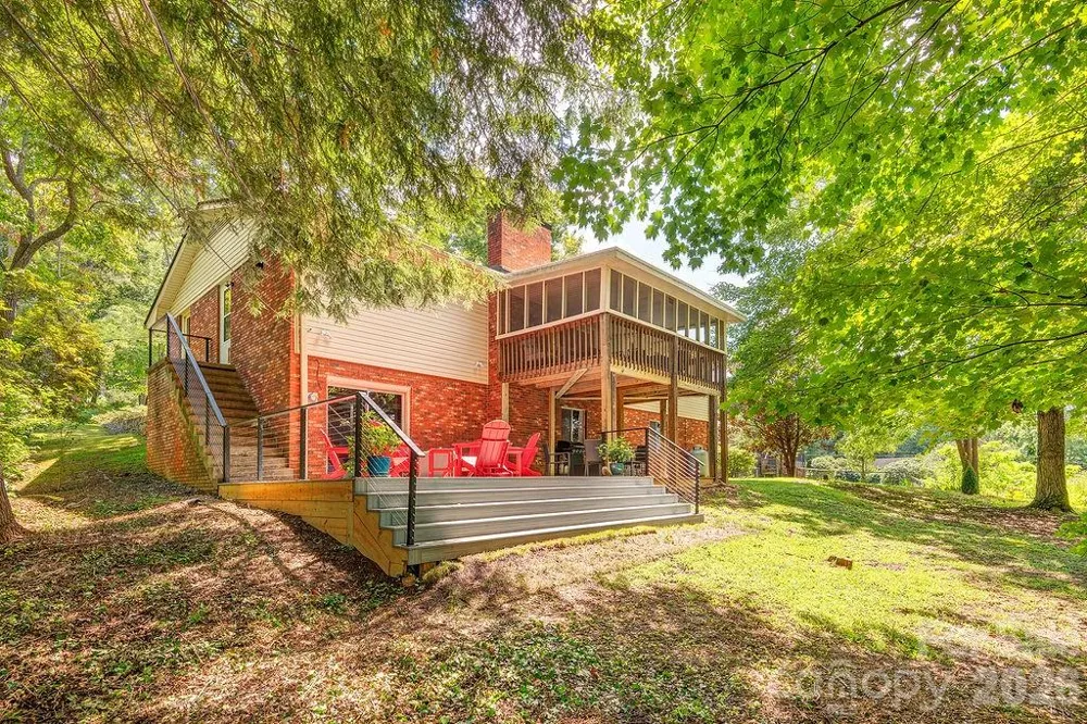 47 Deerwood Drive Asheville, NC 28805