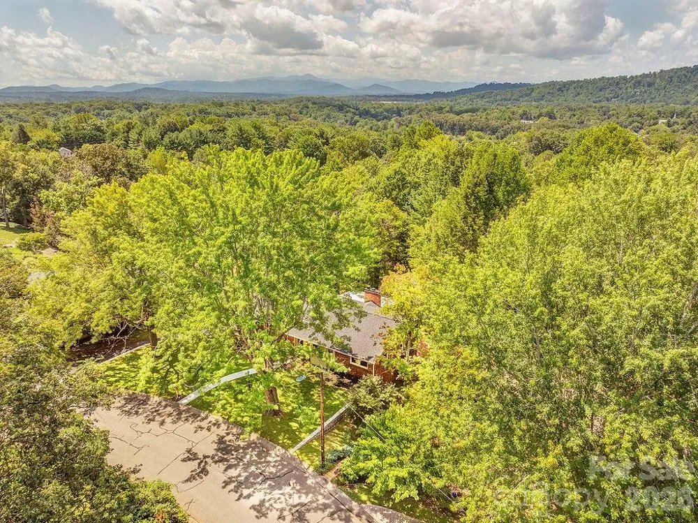 47 Deerwood Drive Asheville, NC 28805