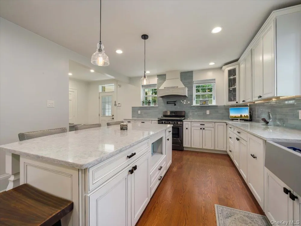 11 Viohl Way Garnerville, NY 10923