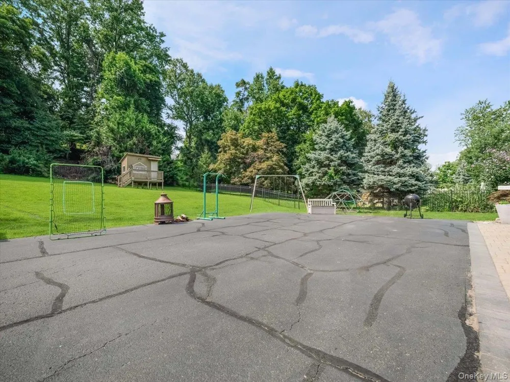11 Viohl Way Garnerville, NY 10923