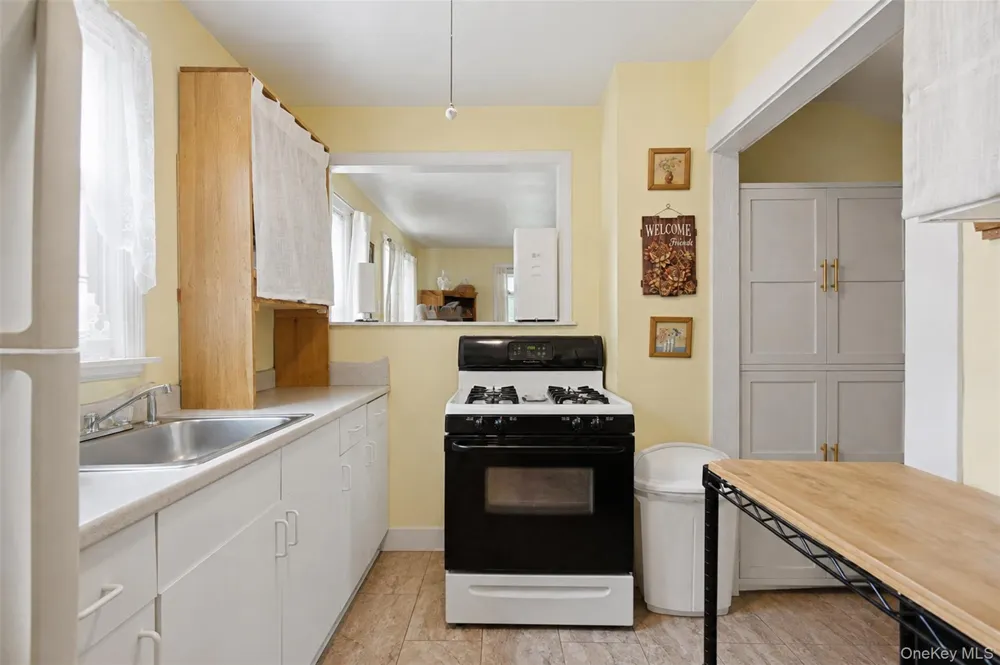 24 Round Lake Avenue Monroe, NY 10950