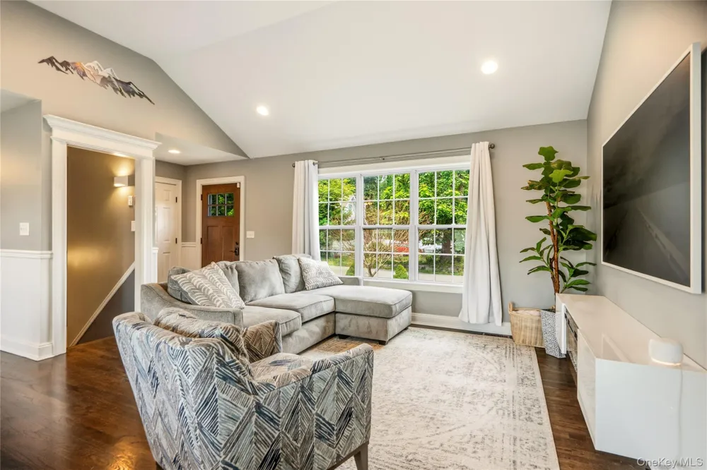 438 Richmond Boulevard Ronkonkoma, NY 11779