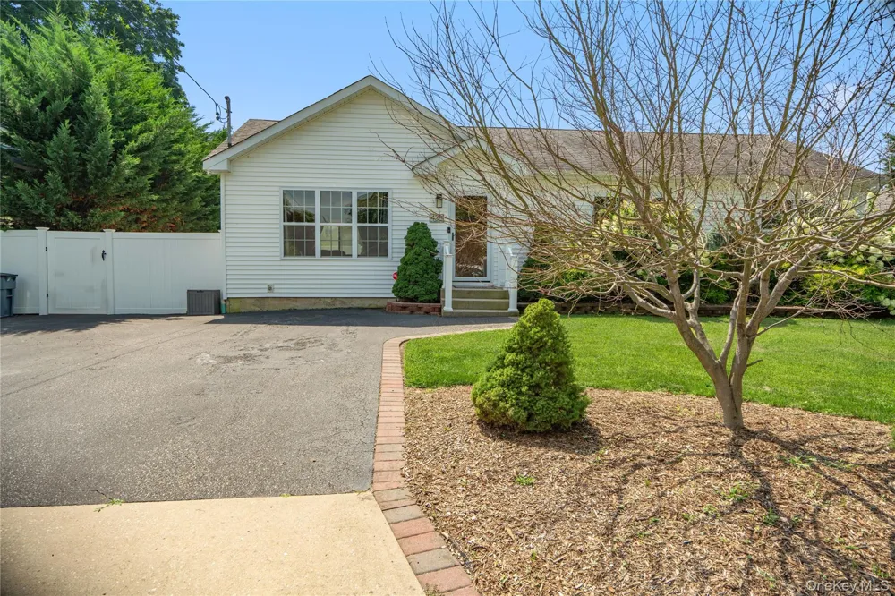 438 Richmond Boulevard Ronkonkoma, NY 11779
