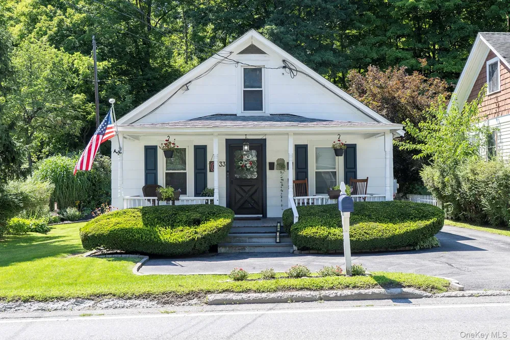 33 North Avenue Pleasant Valley, NY 12569