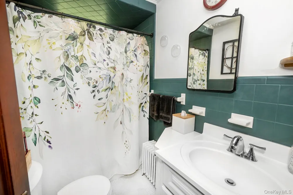 33 North Avenue Pleasant Valley, NY 12569