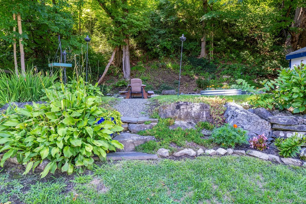 33 North Avenue Pleasant Valley, NY 12569