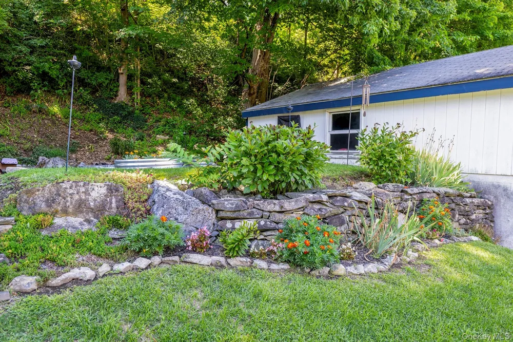 33 North Avenue Pleasant Valley, NY 12569
