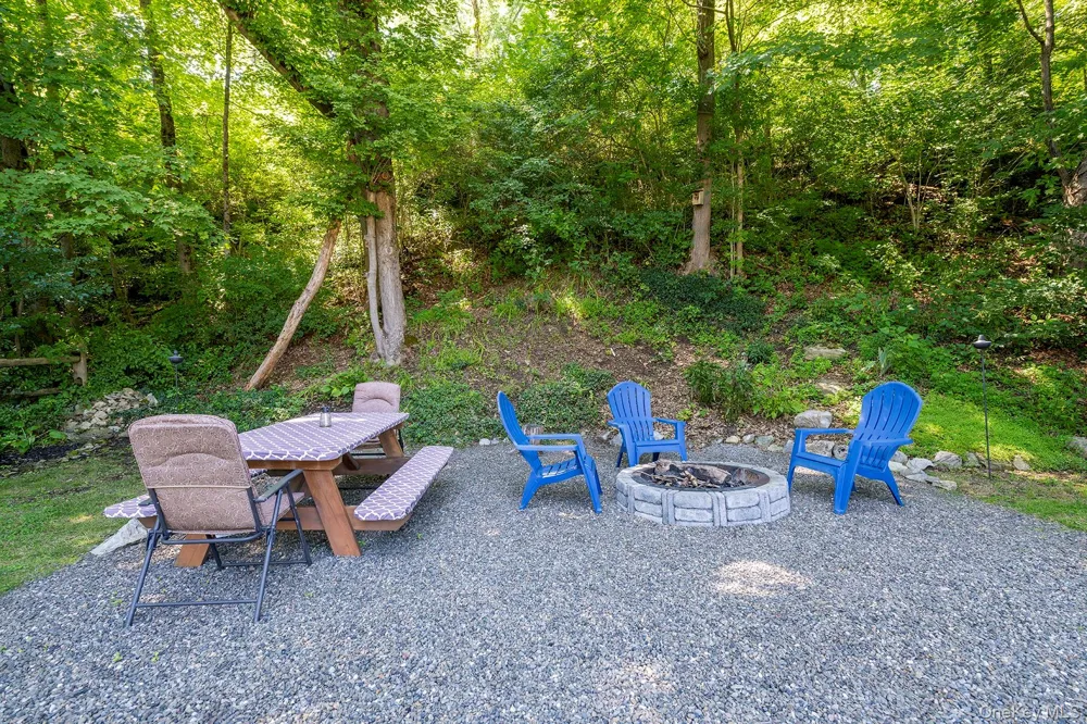 33 North Avenue Pleasant Valley, NY 12569