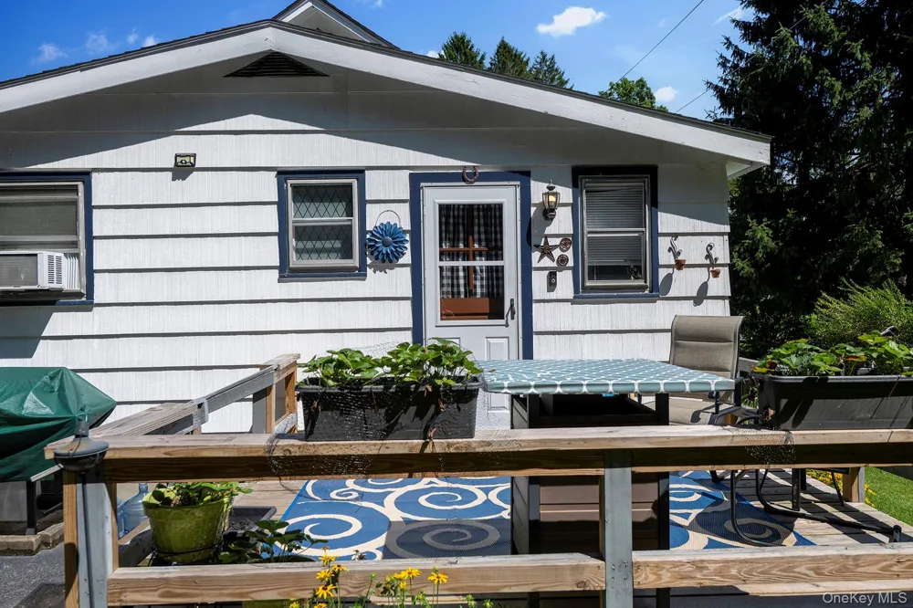 33 North Avenue Pleasant Valley, NY 12569