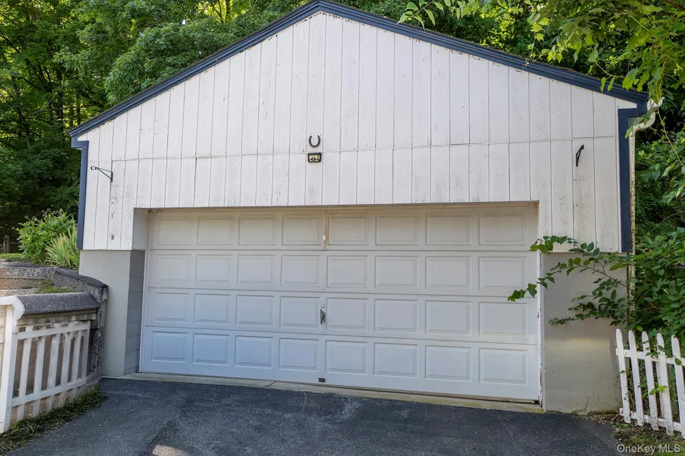 33 North Avenue Pleasant Valley, NY 12569