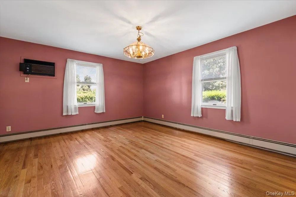 29 Edward Street Bethpage, NY 11714