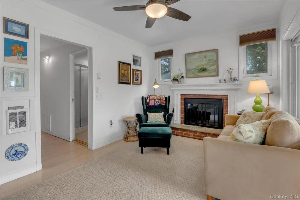10 Mineola Court Hampton Bays, NY 11946