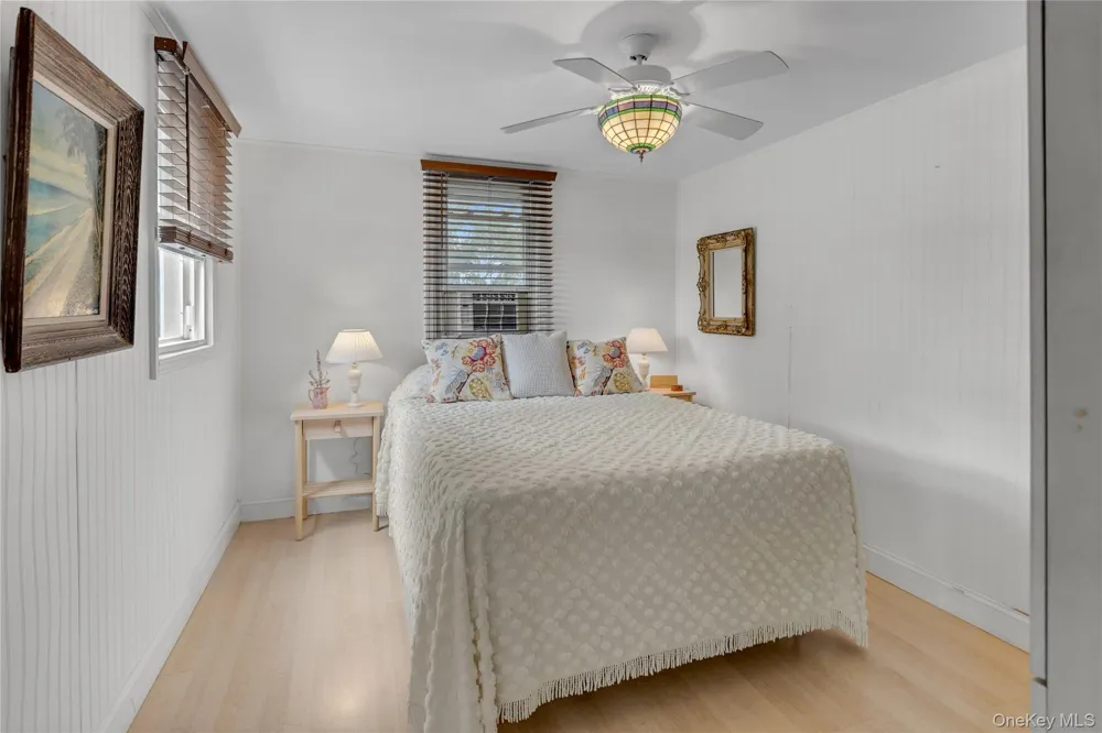 10 Mineola Court Hampton Bays, NY 11946