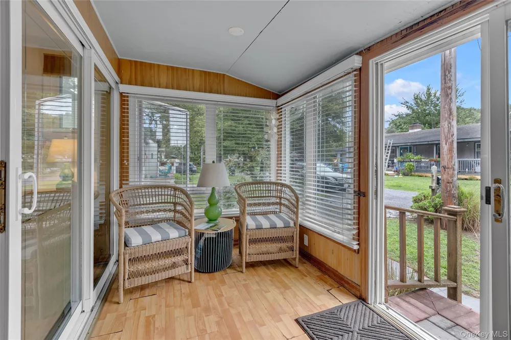 10 Mineola Court Hampton Bays, NY 11946