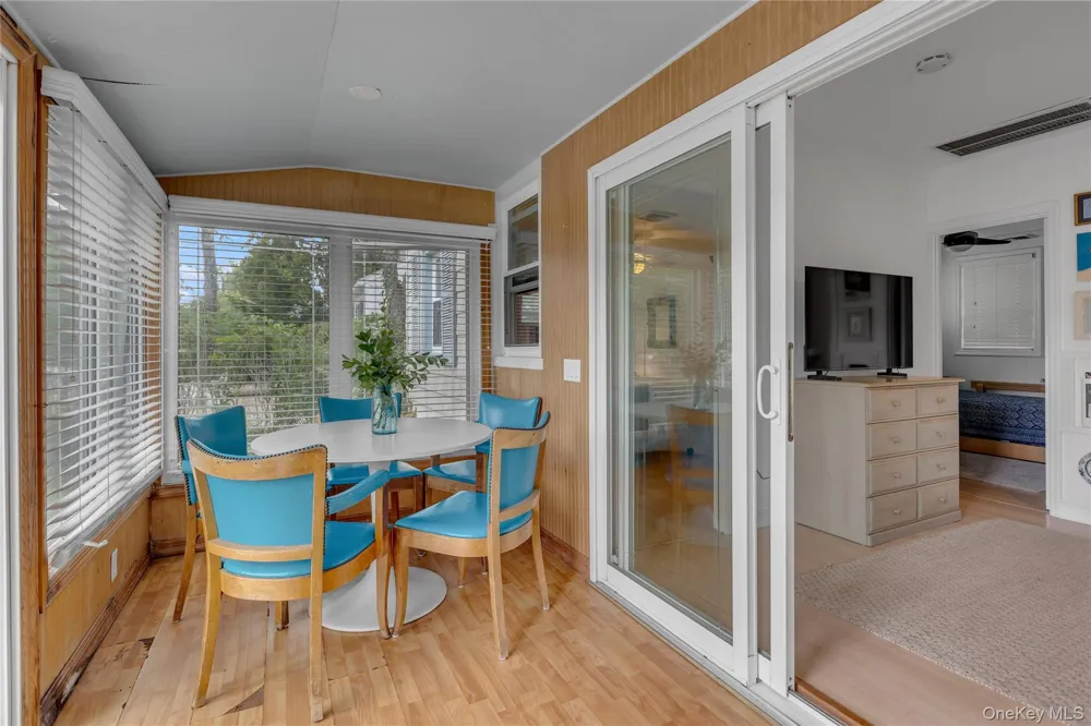 10 Mineola Court Hampton Bays, NY 11946