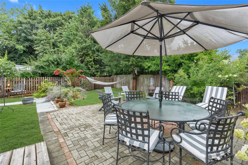 10 Mineola Court Hampton Bays, NY 11946
