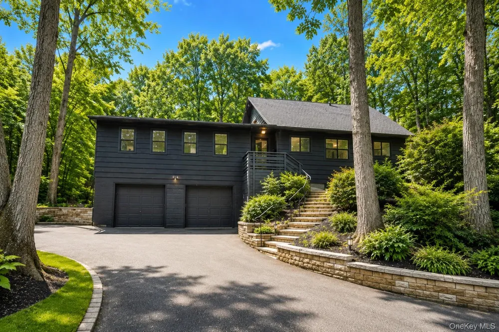 111 Fleets Cove Road Huntington, NY 11743