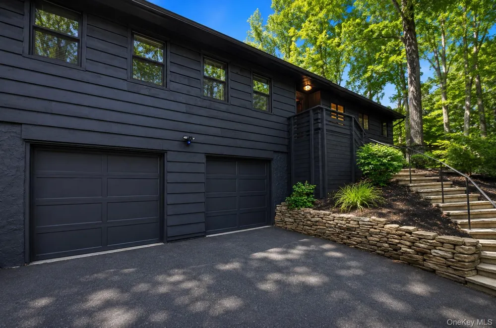 111 Fleets Cove Road Huntington, NY 11743