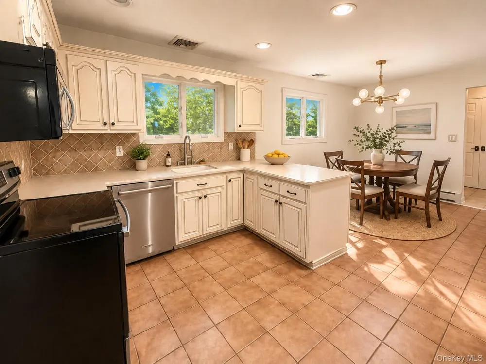 111 Fleets Cove Road Huntington, NY 11743
